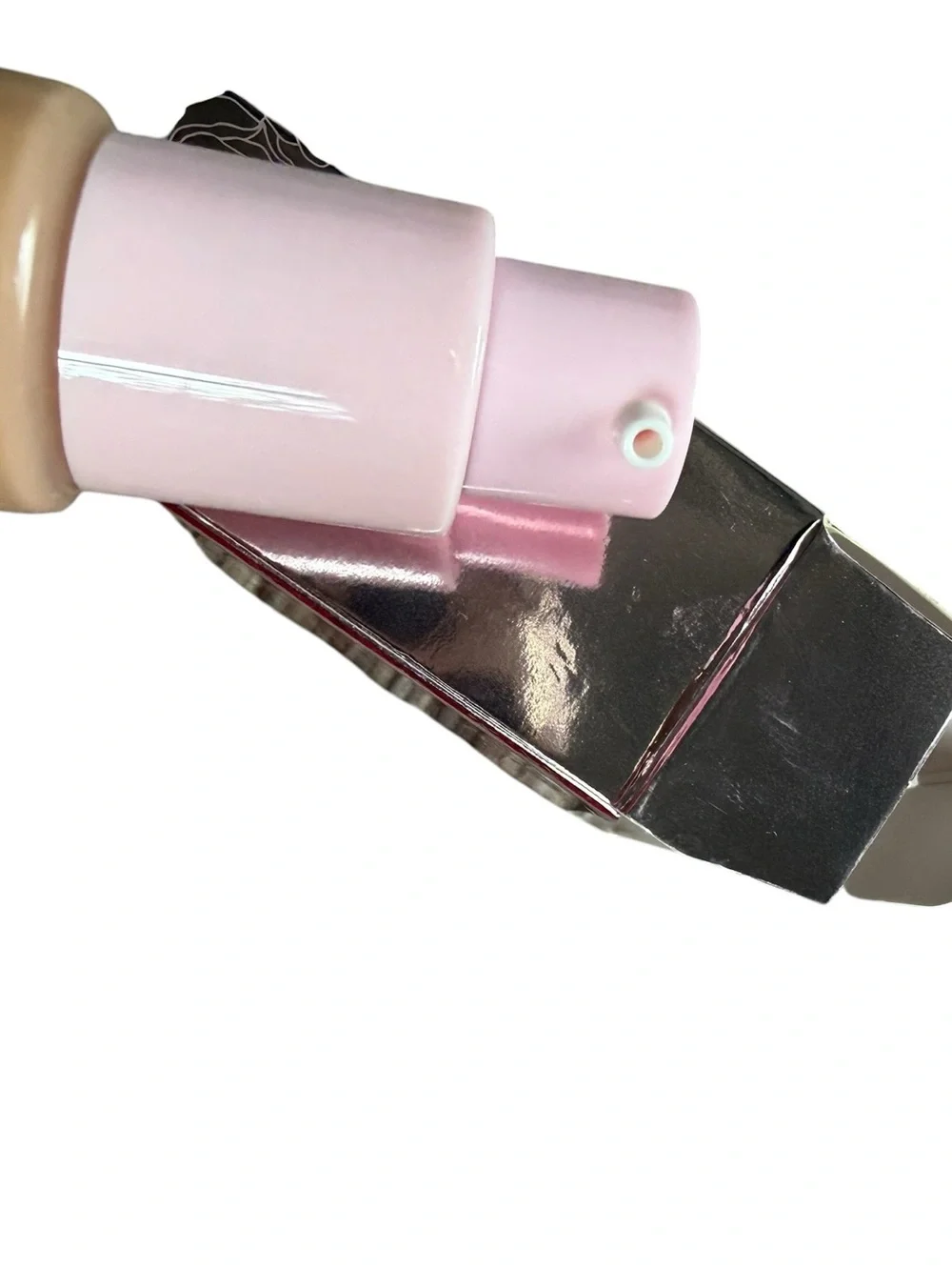 girlactik Luminous Tint Foundation — F4 Medium